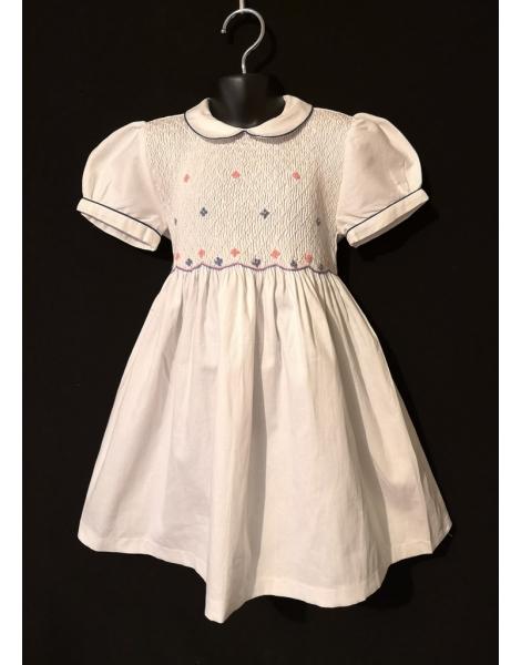 Robe smocks manches ballon en coton piqué blanc, bordure bleu ciel