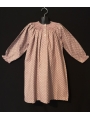 Chemise de nuit smocks longue en flanelle beige à pois rose