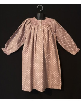 Chemise de nuit smocks longue en flanelle beige à pois rose