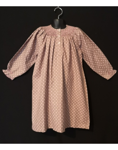 Chemise de nuit smocks longue en flanelle beige à pois rose