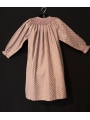 Chemise de nuit smocks longue en flanelle beige à pois rose