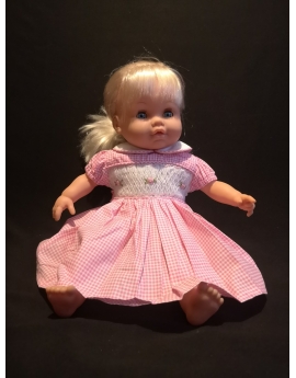 Robe smocks en coton vichy rose pour poupée 36 cm