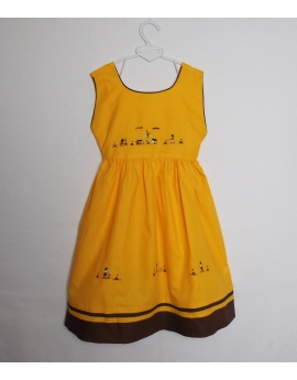 Robe jaune orangé bordure blanche brodée à la main en coton