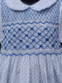 Robe smocks sans manches en coton blanc à pois bleu
