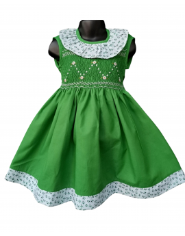 Robe smocks sans manches en coton vert bordure fleurie